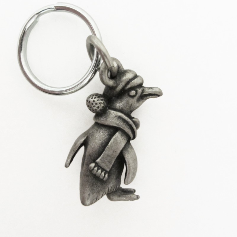 holiday-penguin-keychain-02.jpg