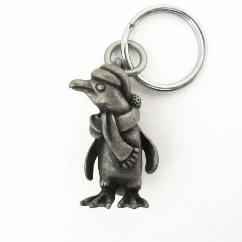 holiday-penguin-keychain-01.jpg